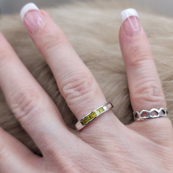 10K White Gold Yellow Diamond band - Picture 5 of 6